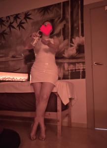 602556595: Chica busca chico en Sevilla