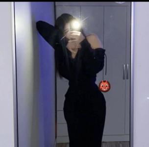 614847385: Chica busca chico en Barcelona