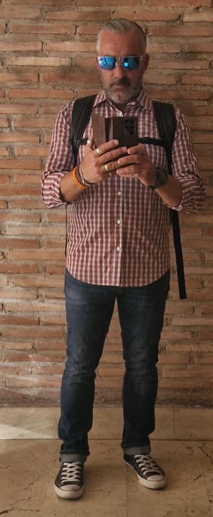 Chico busca chica en Granada: 