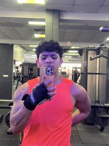 Chico busca chica en Granada: 