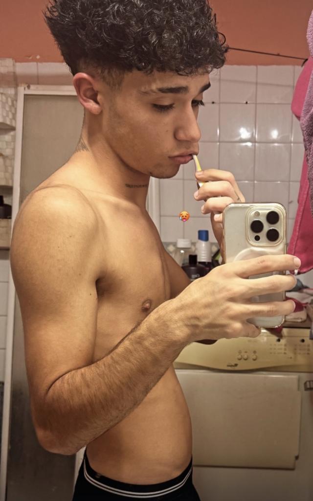 Chico busca chica en Granada: 