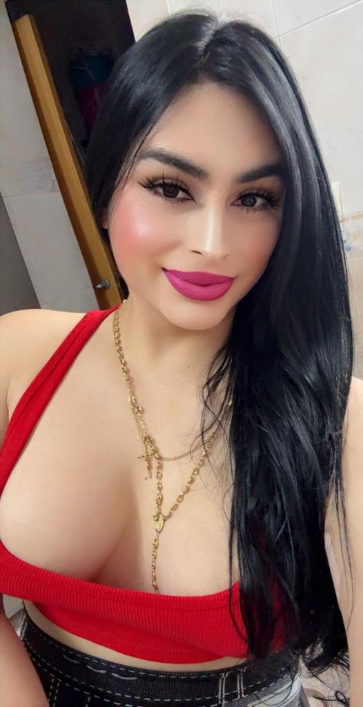 635424327: Chica busca chico en Sevilla