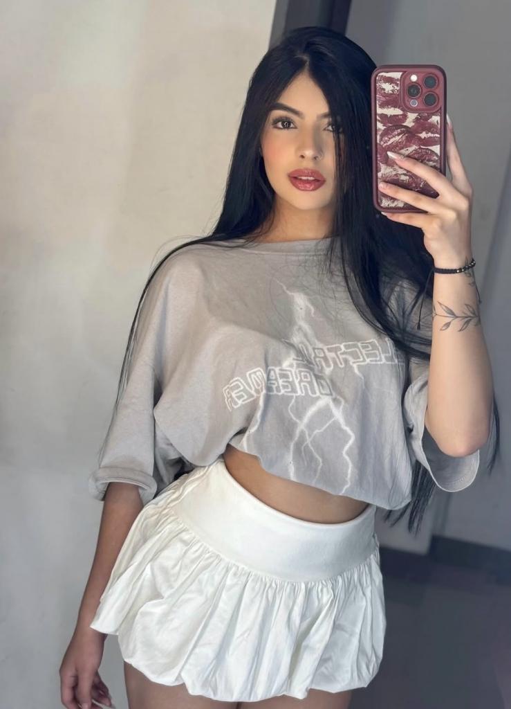 610643622: Chica busca chico en Barcelona