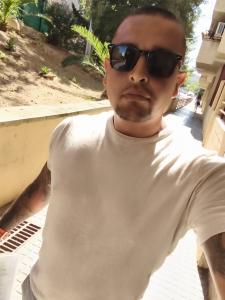 654339823: Chico busca chica en Málaga