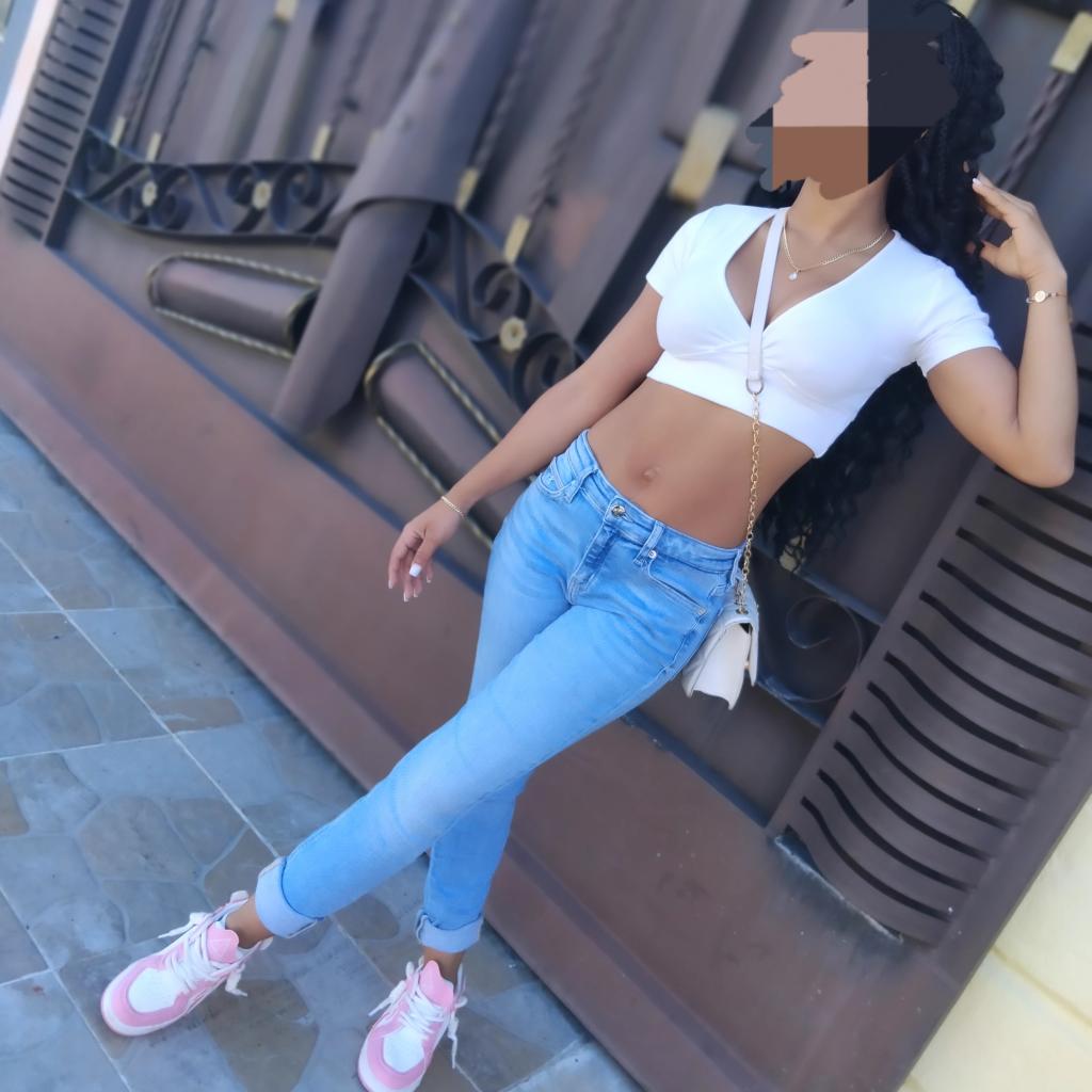 643857895: Chica busca chico en Madrid