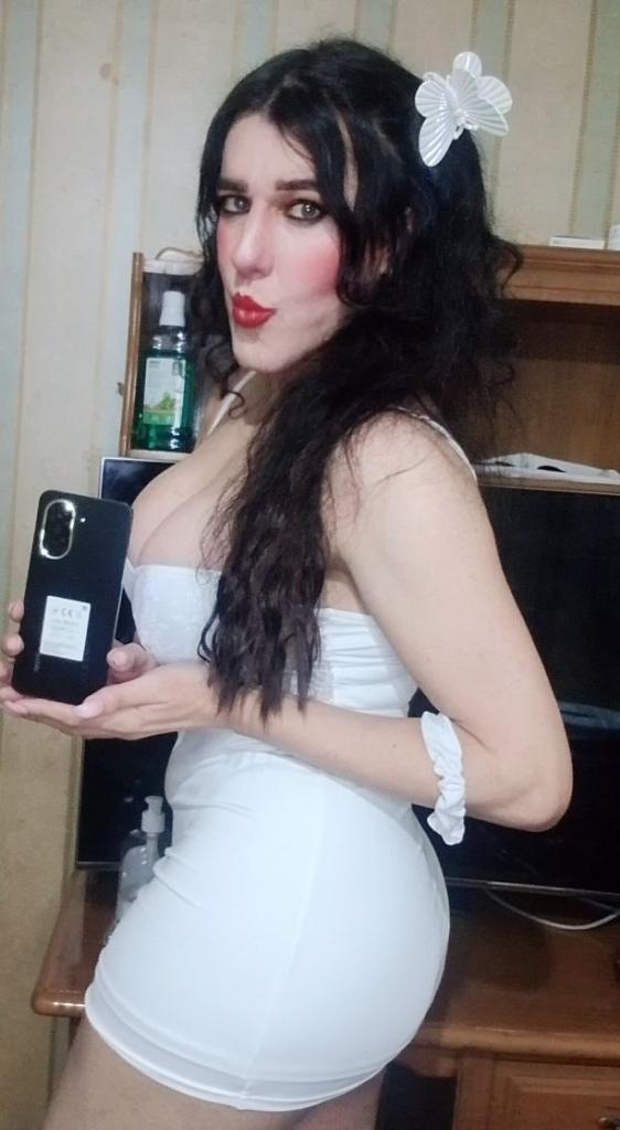 697455526: Transexual en La Coruña