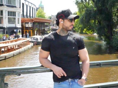 647045713: Chico busca chica en Madrid