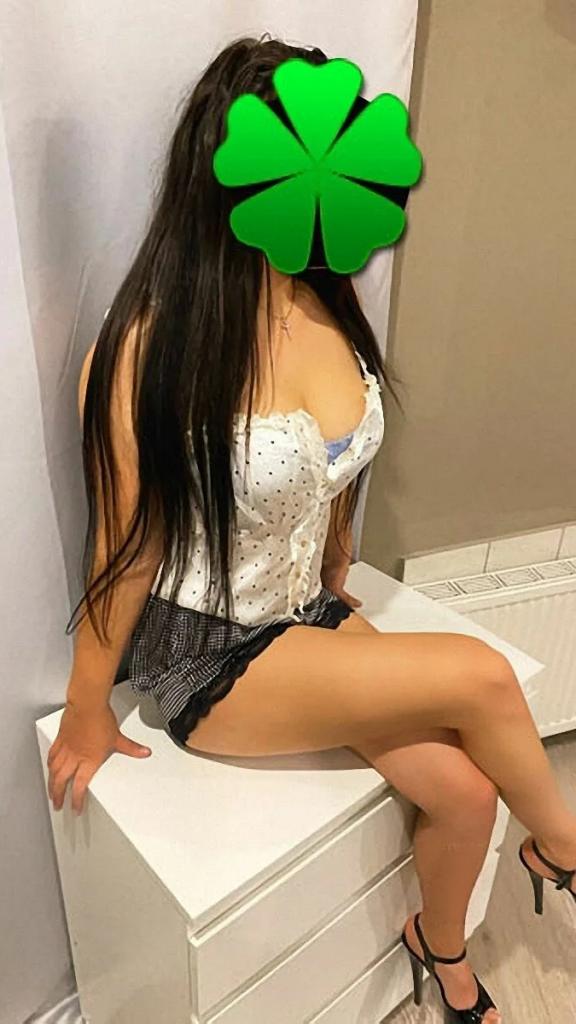 688066607: Chica busca chico en Sevilla