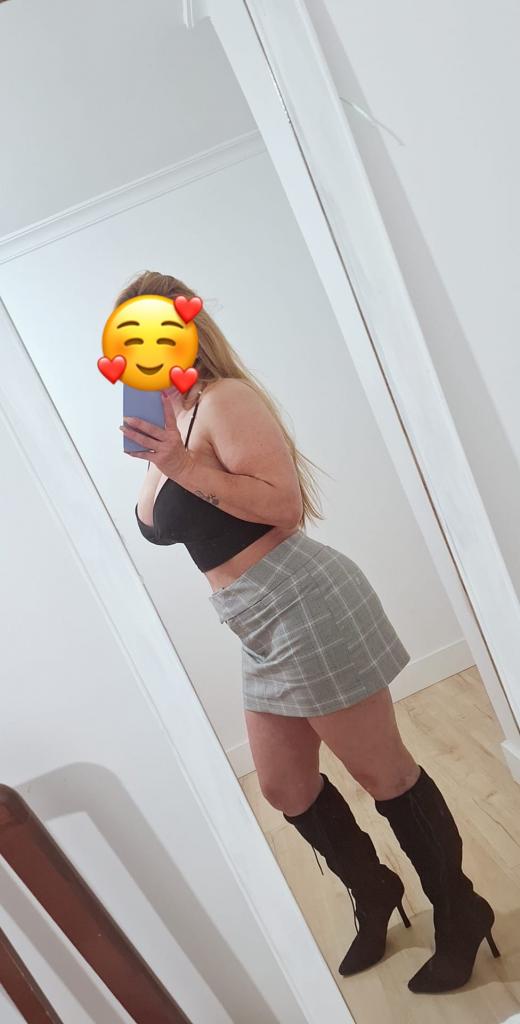 664209525: Chica busca chico en Sevilla
