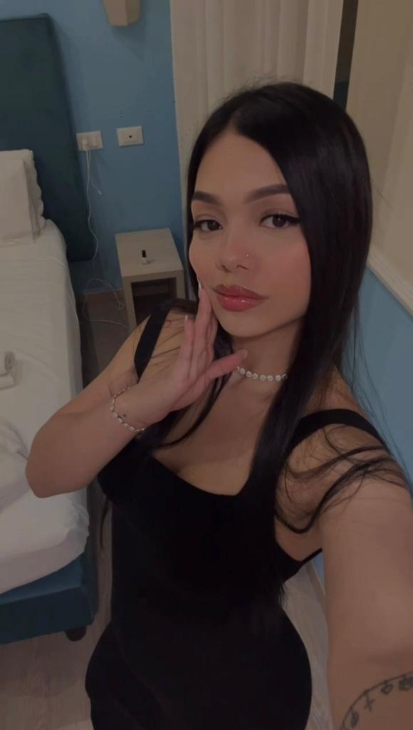 613724643: Chica busca chico en Barcelona