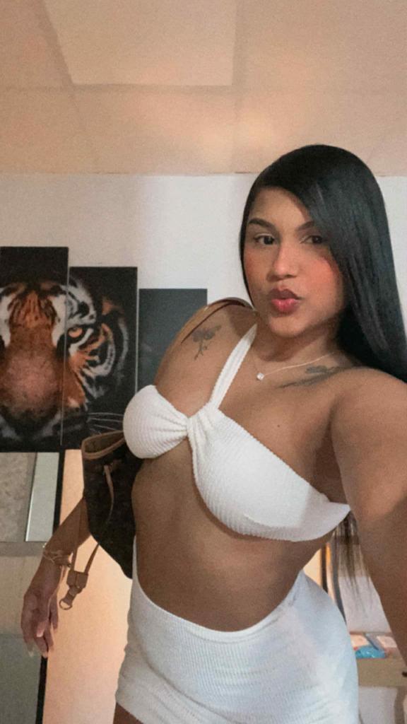 647075884: Chica busca chico en Huelva