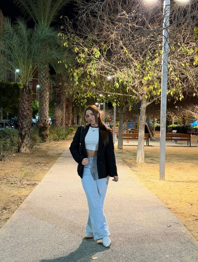 687727521: Chica busca chico en Barcelona