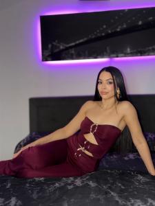 610880239: Chica busca chico en Ibiza