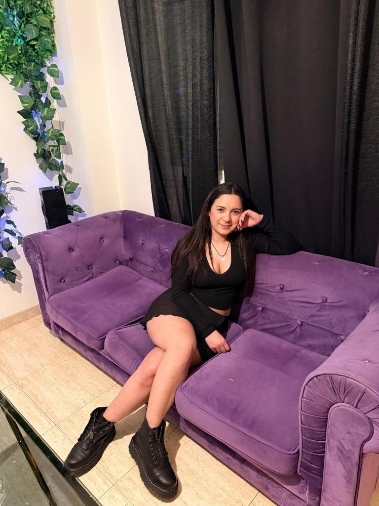 617746381: Chica busca chico en Madrid