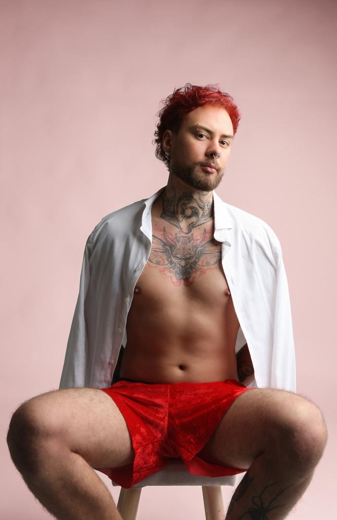 614838576: Chico busca chica en Lugo