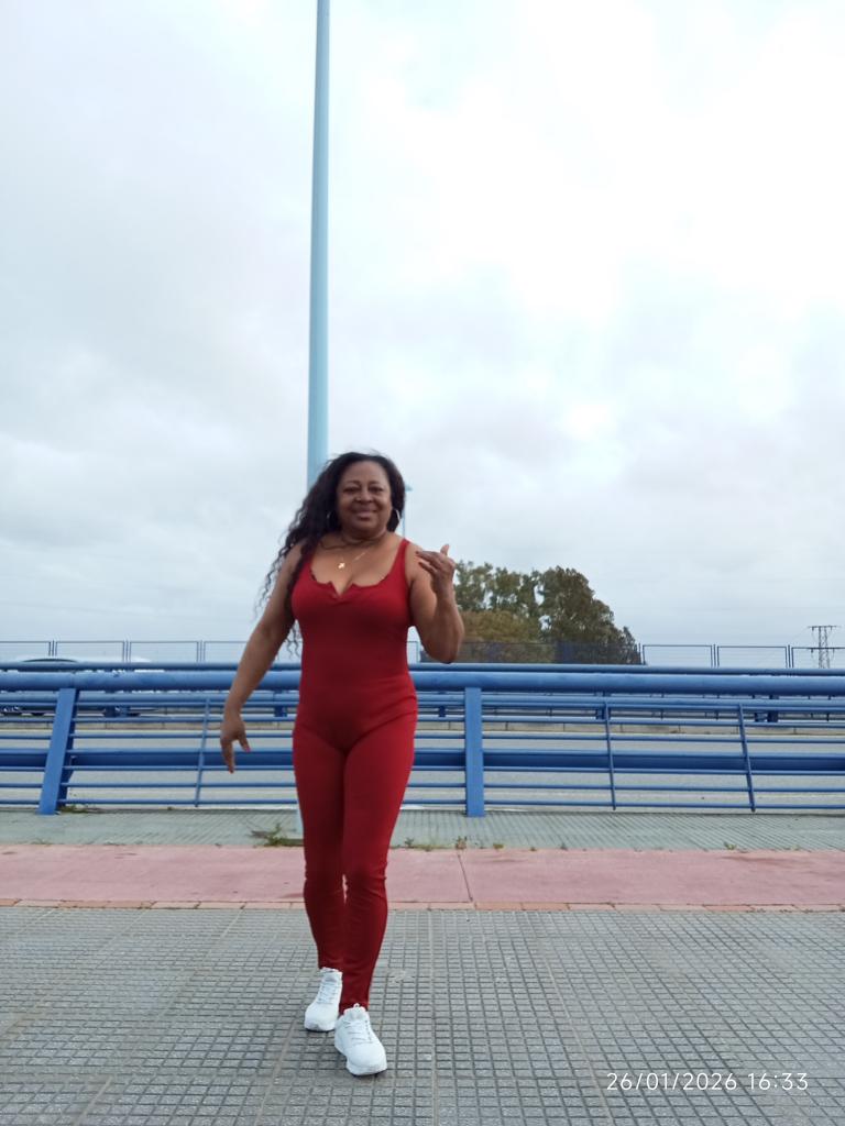 641010831: Chica busca chico en Sevilla