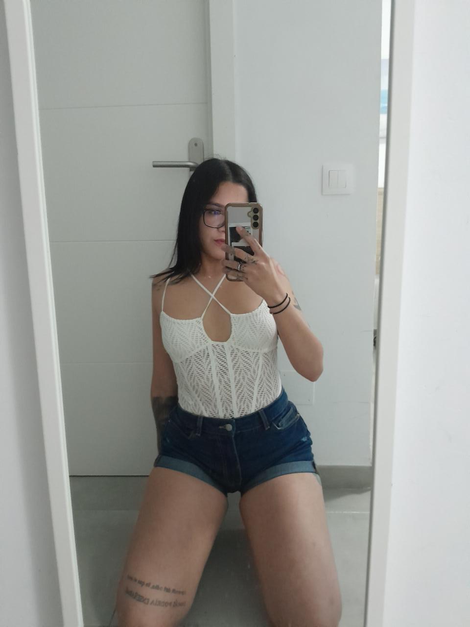 607690245: Chica busca chico en Almería