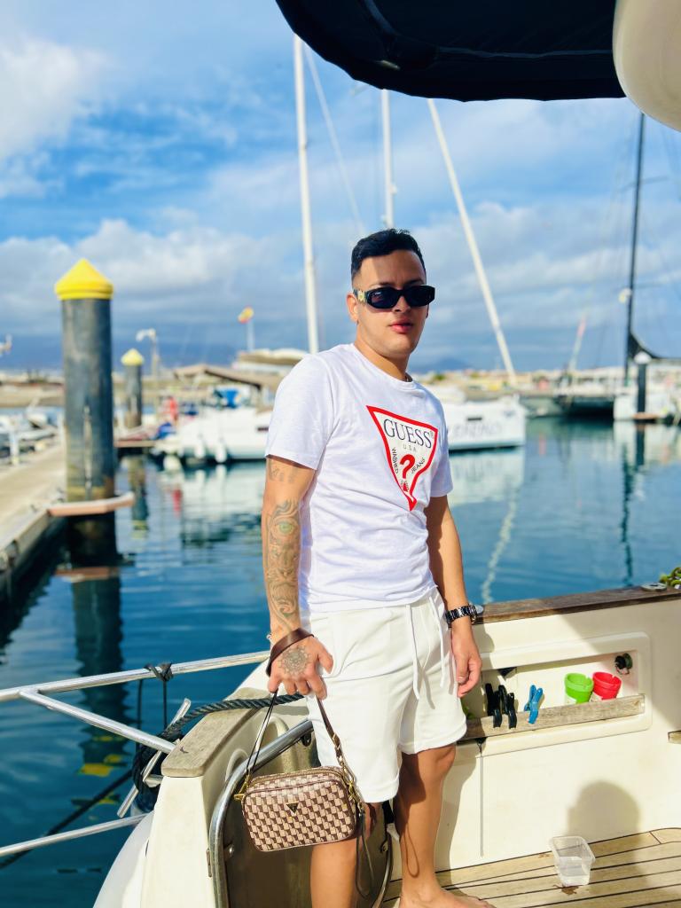 674713300: Chico busca chica en Tenerife