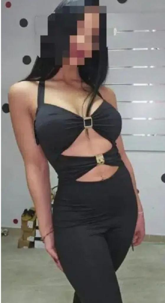 604865413: Chica busca chico en La Coruña