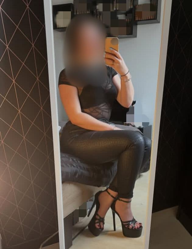 Chica busca chico en Sevilla: 