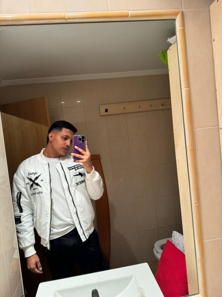 627371929: Chico busca chica en Cantabria