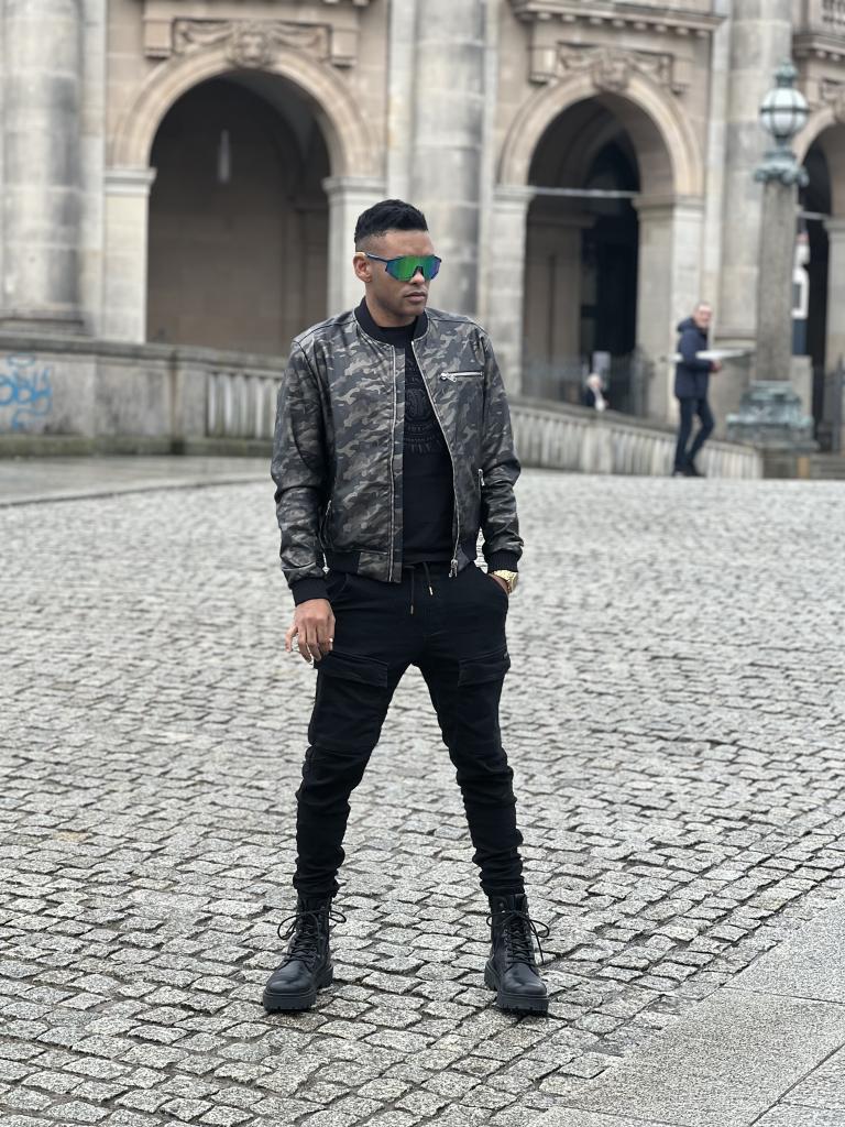 633677854: Chico busca chica en Madrid