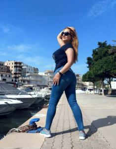 687563911: Chica busca chico en Barcelona