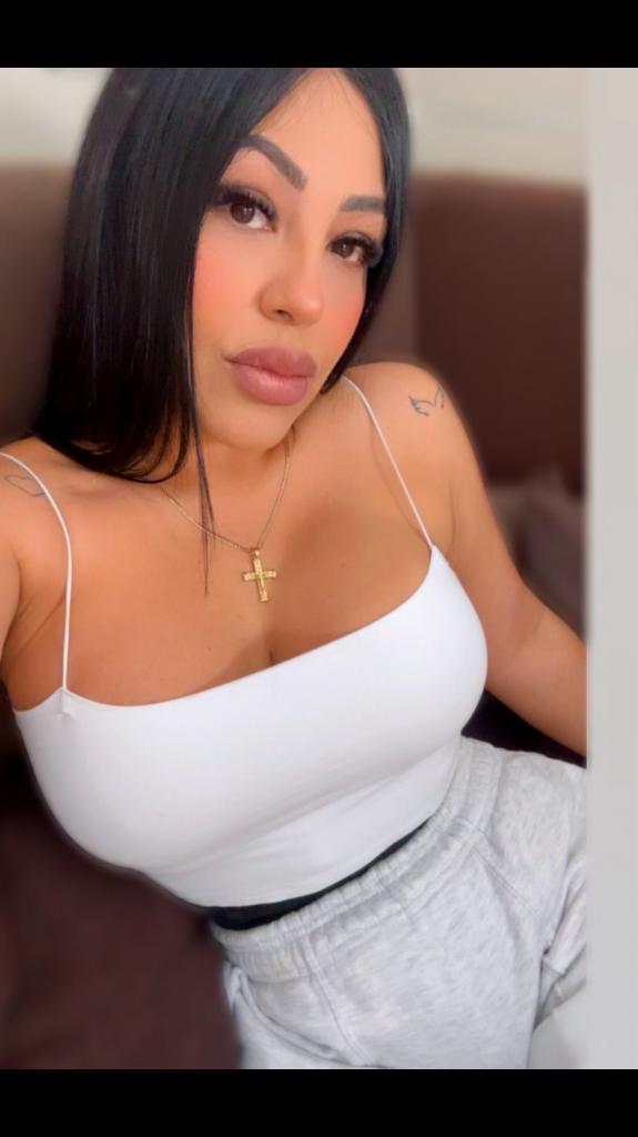 687658076: Chica busca chico en Sevilla