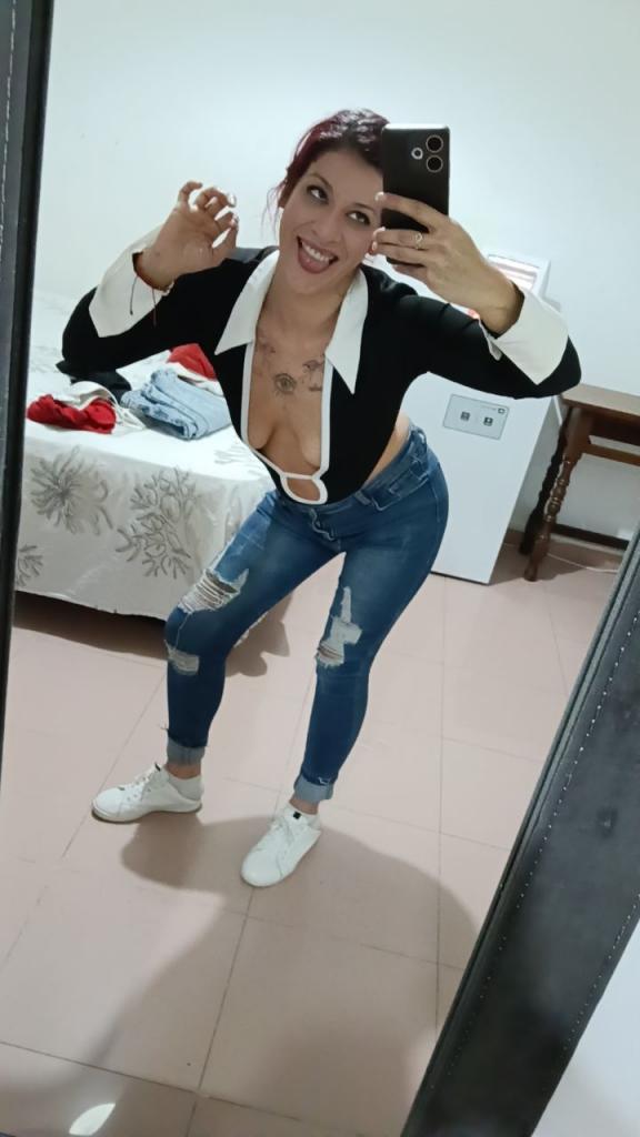 687181489: Chica busca chico en Sevilla