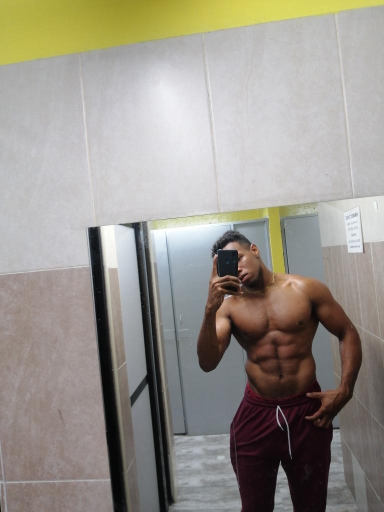 Chico busca chica en Sevilla: 