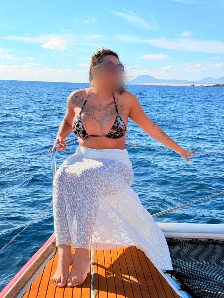 742086059: Chica busca chico en Madrid