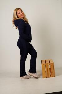 655778197: Chica busca chico en Ibiza