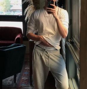 Chico busca chica en Sevilla: 