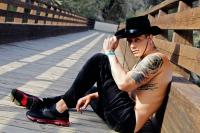 631829946: Chico busca chica en Barcelona