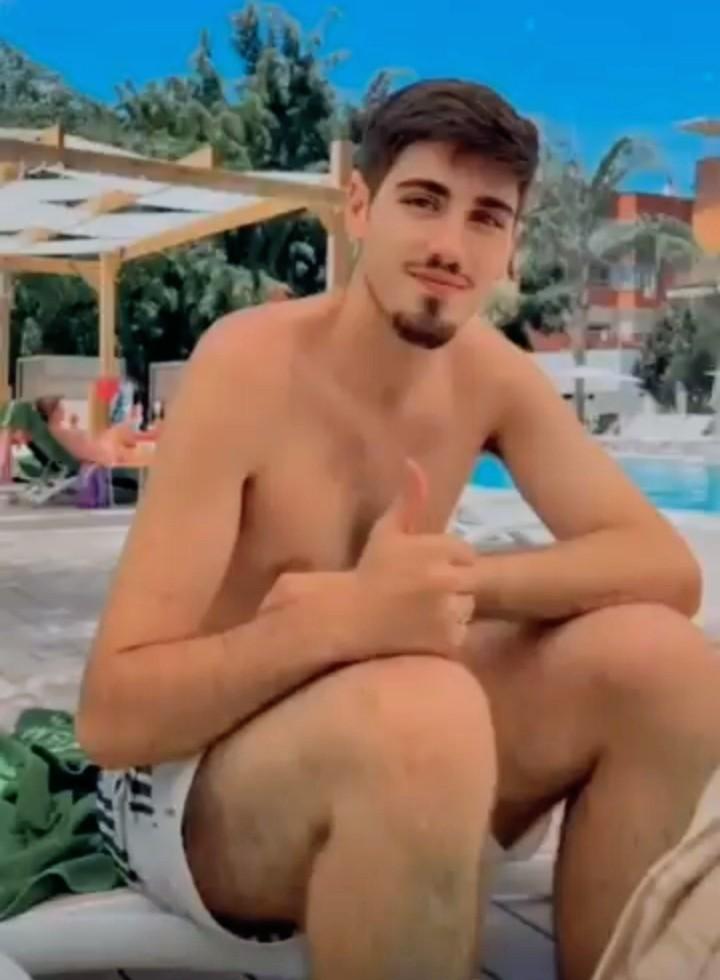 Chico busca chica en Sevilla: 