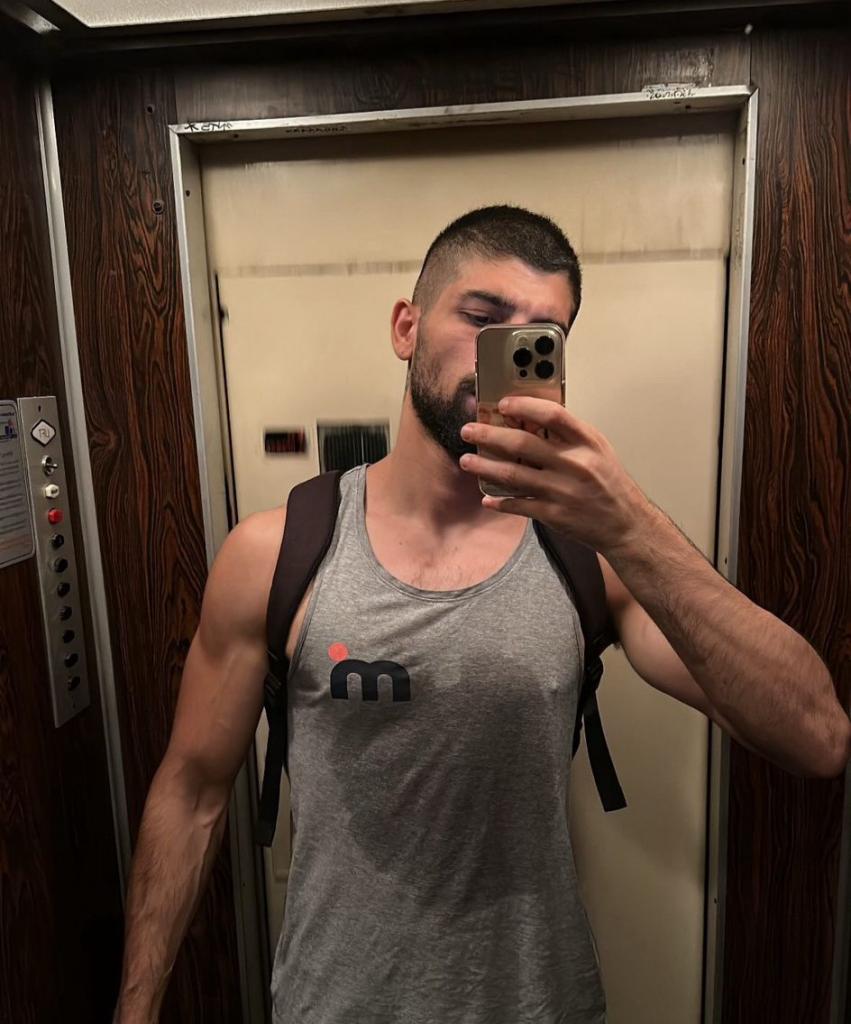 Chico busca chica en Granada: 