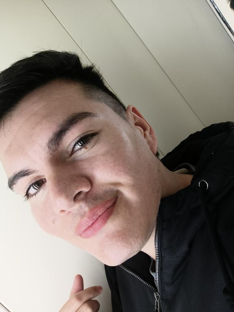 Chico busca chica en Asturias: 