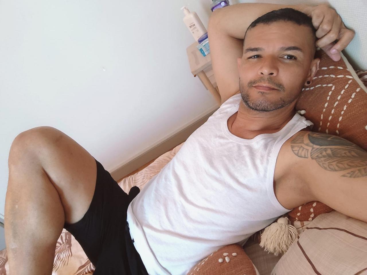 623480788: Chico busca chica en Granada