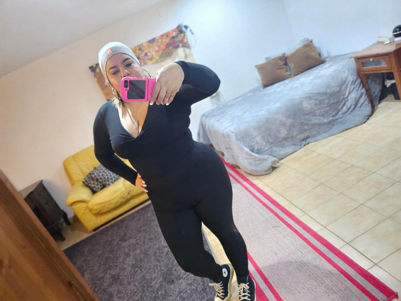 624235048: Chica busca chico en Gerona