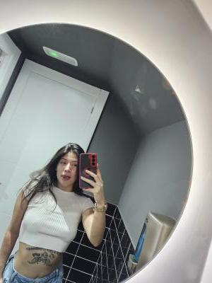 663085952: Chica busca chico en Barcelona