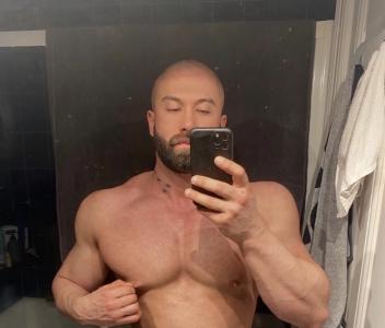 Chico busca chica en Málaga: 