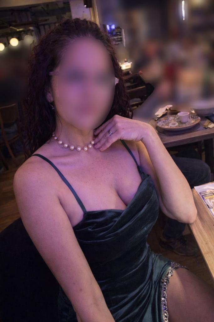 613525059: Chica busca chico en Barcelona