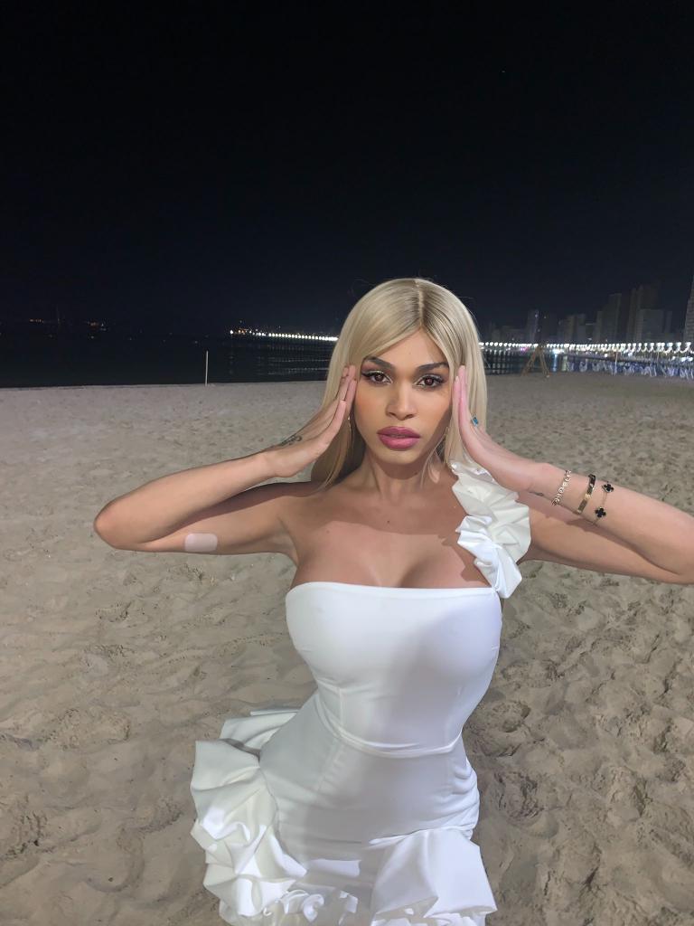 663187968: Travesti en Barcelona