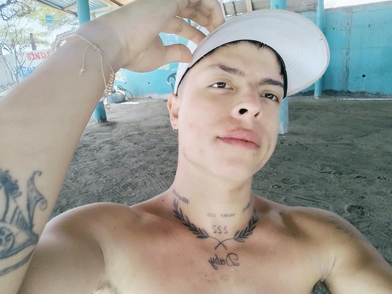 643314821: Chico busca chica en Ibiza