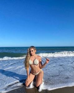 610684435: Chica busca chico en Málaga