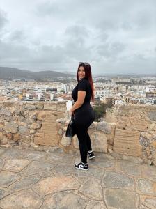 667921589: Chica busca chico en Murcia
