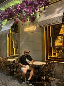 682318123: Chico busca chica en Madrid