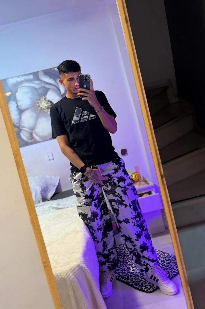 Chico busca chica en Sevilla: 