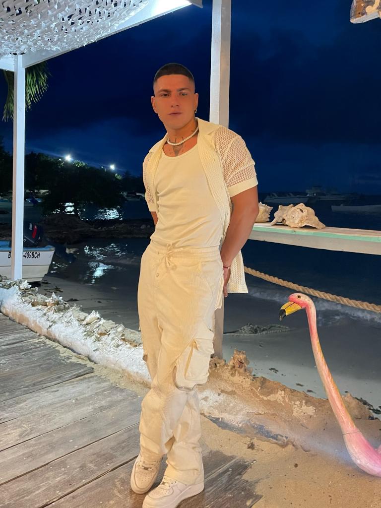 Chico busca chica en Granada: 