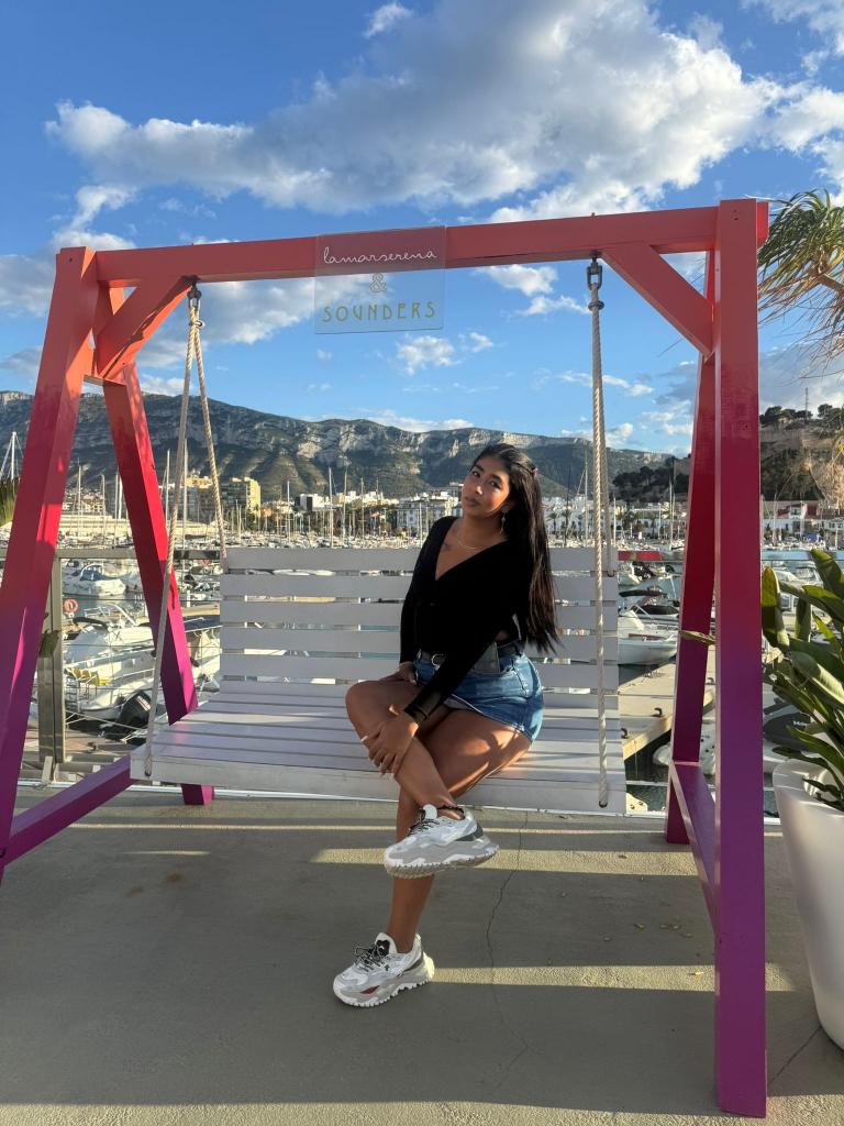 613920413: Chica busca chico en Barcelona